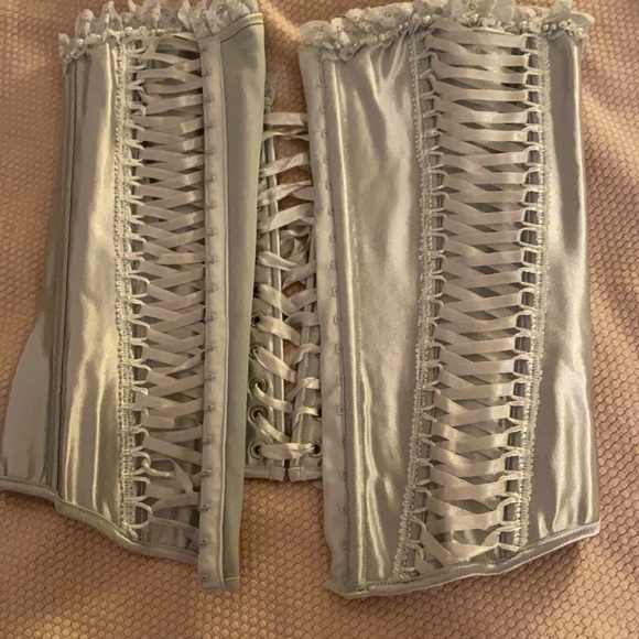 Bustier - Picture 5 of 10